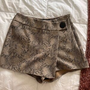 Snake skin tan skort